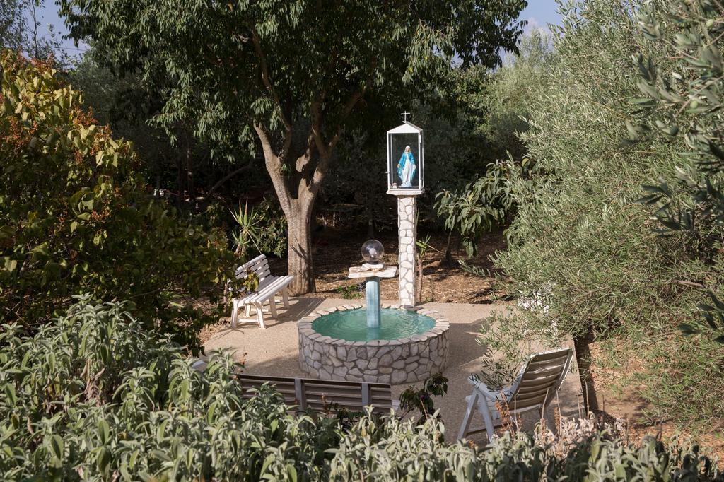B&B Diamante Nissoria Exterior photo