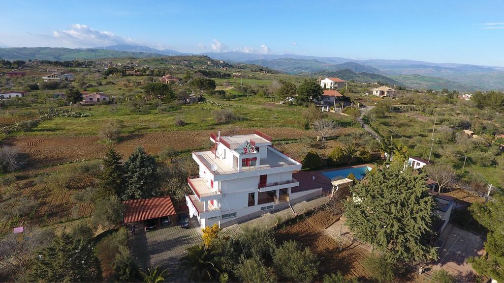 B&B Diamante Nissoria Exterior photo